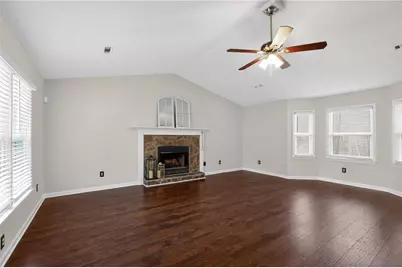 135 Ashley Creek, Newnan, GA 30263 - Photo 5