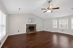 135 Ashley Creek, Newnan, GA 30263 - Photo 5