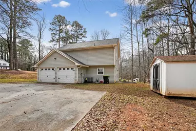 135 Ashley Creek, Newnan, GA 30263 - Photo 3