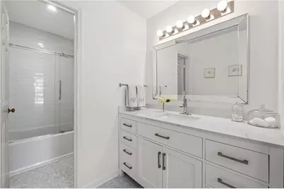 4 Queen Victoria Place NE, Atlanta, GA 30342 - Photo 19