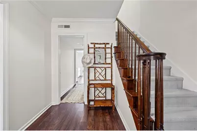 4 Queen Victoria Place NE, Atlanta, GA 30342 - Photo 3