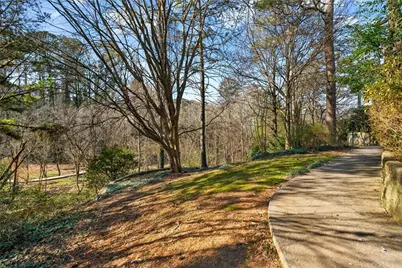 275 Lakemoore Drive NE #D, Atlanta, GA 30342 - Photo 29