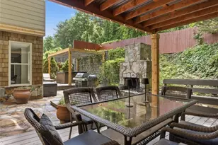 1929 Brantley Walk Ln, Atlanta, GA 30318 - Photo 3