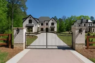 10765 Shallowford Rd, Roswell, GA 30075 - Photo 3