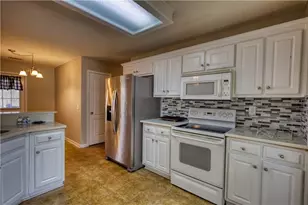 1127 Bradford Park Dr, Auburn, GA 30011 - Photo 11