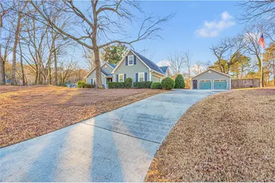 2340 Emerald Drive, Loganville, GA 30052 - Photo 3