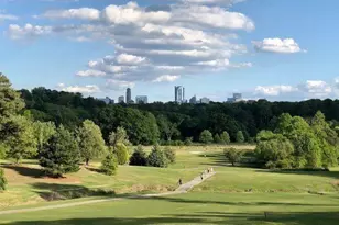 5662 Kingsport Dr, Atlanta, GA 30342 - Photo 15