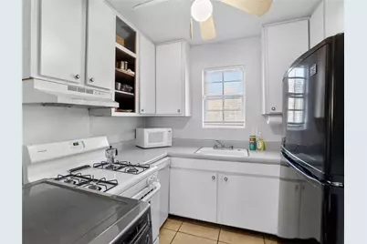 5662 Kingsport Drive, Atlanta, GA 30342 - Photo 9