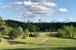 5662 Kingsport Dr, Atlanta, GA 30342 - Photo 21