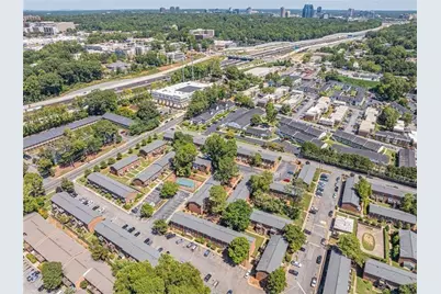 5662 Kingsport Drive, Atlanta, GA 30342 - Photo 15