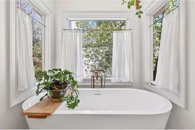 3642 Mayfair Road NE, Atlanta, GA 30342 - Photo 23