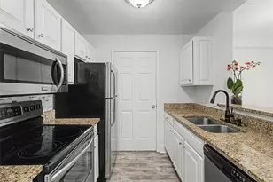 1074 Peachtree Walk NE, Atlanta, GA 30309 - Photo 7