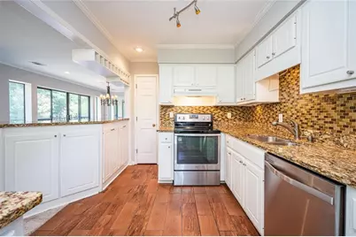 26202 Plantation Drive NE #202, Atlanta, GA 30324 - Photo 5