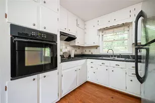 5860 Greenbrier Rd NE, Atlanta, GA 30328 - Photo 7