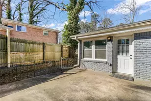 1918 Valley Ridge Dr SW, Atlanta, GA 30331 - Photo 9