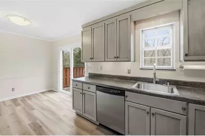 5506 Kingsport Drive, Atlanta, GA 30342 - Photo 9