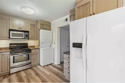 5506 Kingsport Drive, Atlanta, GA 30342 - Photo 11