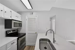 423 Granville Ct, Atlanta, GA 30328 - Photo 9