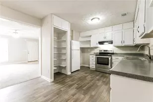 5713 Wells Cir, Stone Mountain, GA 30087 - Photo 11