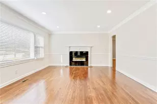 186 W Lake Dr NW, Atlanta, GA 30314 - Photo 5