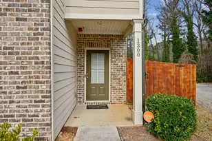 1300 Sweetbriar Cir, Atlanta, GA 30344 - Photo 7