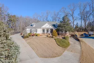 410 Caldwell Ln, Hoschton, GA 30548 - Photo 3