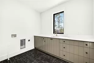 428 Carolwood Ln, Atlanta, GA 30342 - Photo 35