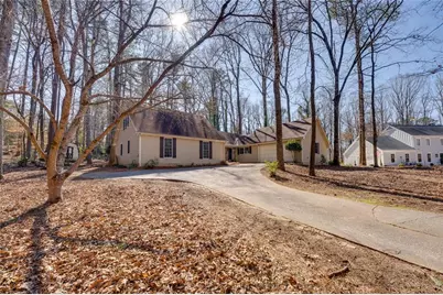 1100 Willow Bend, Roswell, GA 30075 - Photo 5