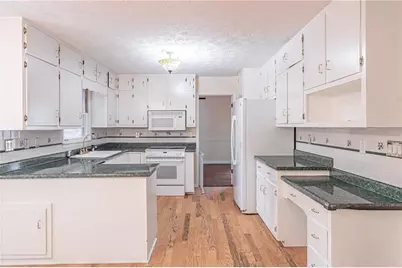 3142 Brooks Drive, Snellville, GA 30078 - Photo 11