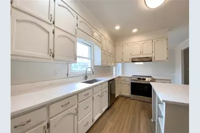 8201 Greens Court, Jonesboro, GA 30236 - Photo 11