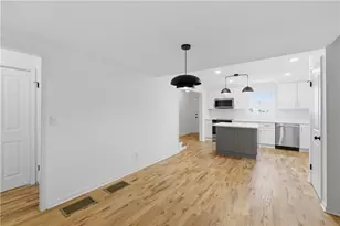 2415 Charleston Oaks Ln, Decatur, GA 30030 - Photo 11