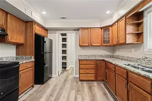 6099 Biscayne Dr, Forest Park, GA 30297 - Photo 9