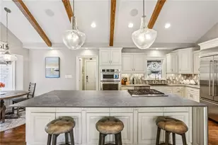 7265 Hunters Branch Dr, Atlanta, GA 30328 - Photo 9