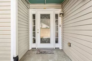 1584 Snow Hill Dr, Lawrenceville, GA 30045 - Photo 3