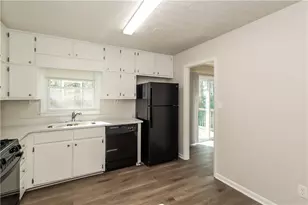 370 Valiant Ln, Riverdale, GA 30274 - Photo 9