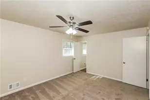 370 Valiant Ln, Riverdale, GA 30274 - Photo 11