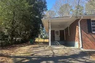 1523 Sagewood Cir, Stone Mountain, GA 30083 - Photo 3