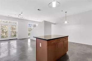 560 Dutch Valley Rd NE, Atlanta, GA 30324 - Photo 9