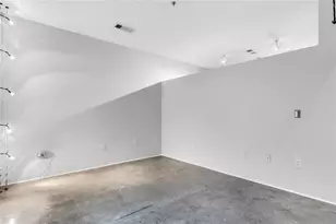 560 Dutch Valley Rd NE, Atlanta, GA 30324 - Photo 15