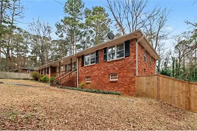 645 Oak Hill Circle, Stone Mountain, GA 30083 - Photo 3