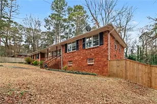 645 Oak Hill Cir, Stone Mountain, GA 30083 - Photo 3