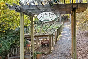 652 Timm Valley Rd NE, Atlanta, GA 30305 - Photo 11