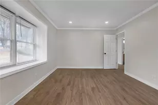 2060 Baker Rd, Atlanta, GA 30318 - Photo 9