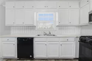 2341 Waterford Ln, Snellville, GA 30078 - Photo 11