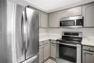 6320 Hickory Ln Cir, Union City, GA 30291 - Photo 9