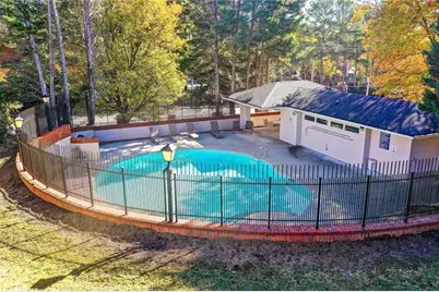 879 Lenox Oaks Circle NE, Atlanta, GA 30324 - Photo 29