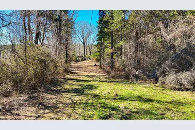 1013 Veterans Parkway, Barnesville, GA 30204 - Photo 9