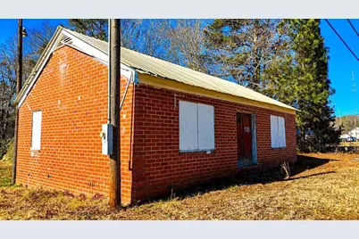 1013 Veterans Parkway, Barnesville, GA 30204 - Photo 1