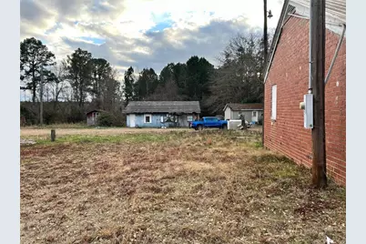 1013 Veterans Parkway, Barnesville, GA 30204 - Photo 11