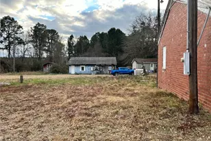 1013 Veterans Pkwy, Barnesville, GA 30204 - Photo 11